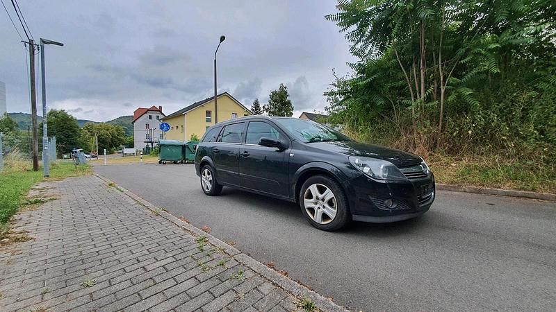 Second-hand Opel Astra 125 CP (91 kW) 2008 Negru Break