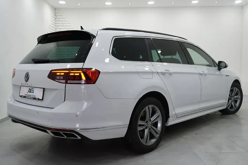 Gebraucht VW Passat R-line 150 PS (110 kW) 2023 Weiß Kombi