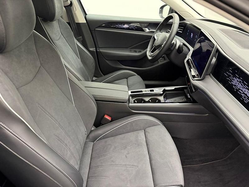 Gebraucht VW Passat Elegance 204 PS (150 kW) 2025 Grau Kombi
