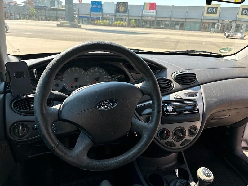 Silber Gebraucht 2004 Ford Focus Kleinwagen | 1.000 € - Bild 1/4