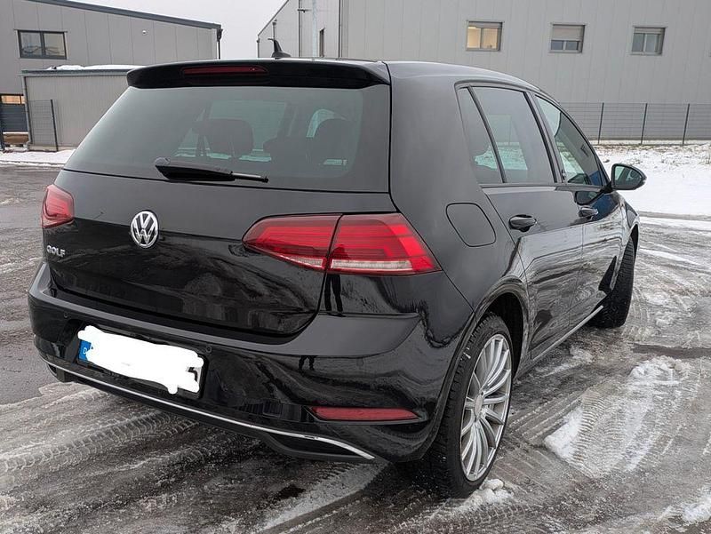 Gebraucht VW Golf VII Sound 110 PS (80 kW) 2018 Schwarz Limousine