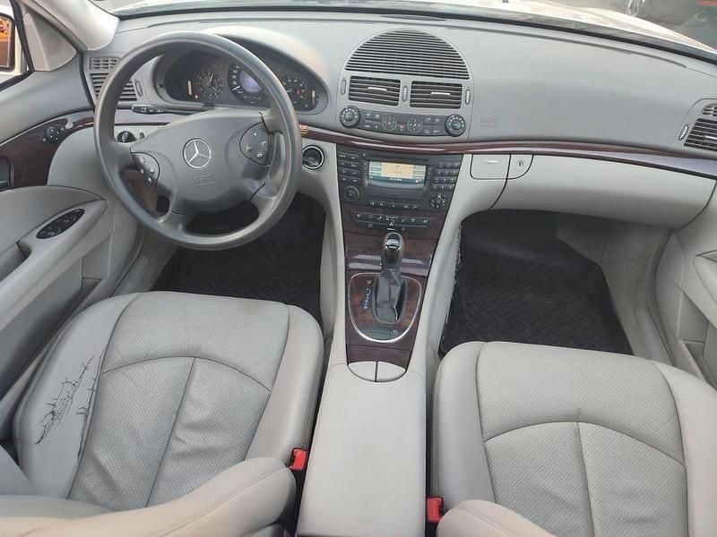 Second-hand Mercedes E200 163 CP (119 kW) 2003 Bej Berlinǎ