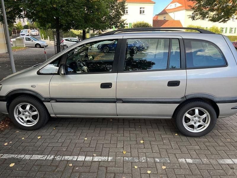 Silber Gebraucht 2002 Opel Zafira Van / Kleinbus | 1.200 € (Guter Preis) - Bild 1/4
