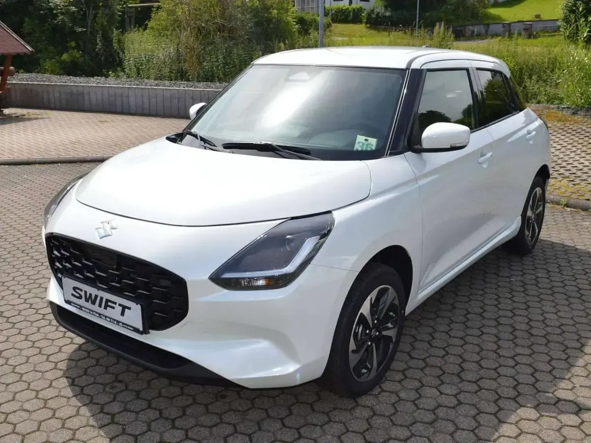 Neu Suzuki Swift Comfort+ 82 PS (60 kW) 2026 Pure white pearl Kleinwagen