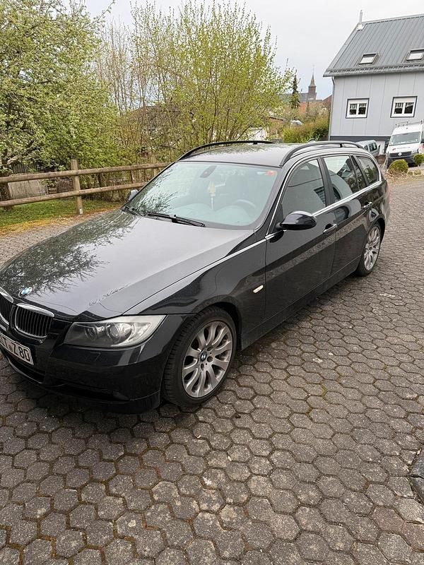 Gebraucht BMW 325 197 PS (144 kW) 2006 Schwarz Kombi