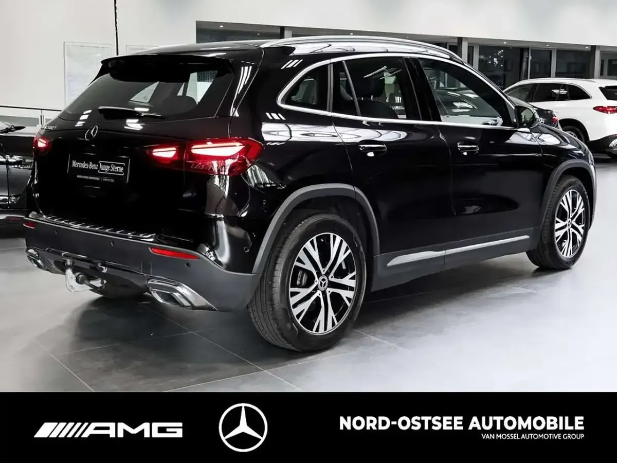 Gebraucht Mercedes GLA200 163 PS (119 kW) 2025 Metalliclack kosmosschwarz SUV