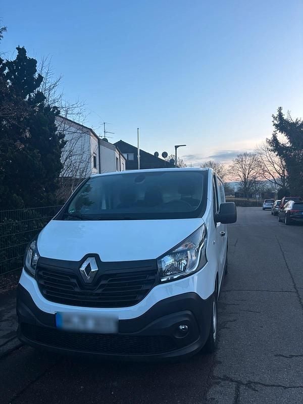 Weiß Gebraucht 2018 Renault Traffic Kombi | 11.000 € - Bild 1/4