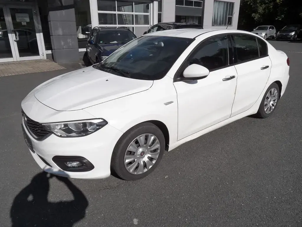 Gebraucht Fiat Tipo Easy 95 PS (69 kW) 2016 Weiß Limousine
