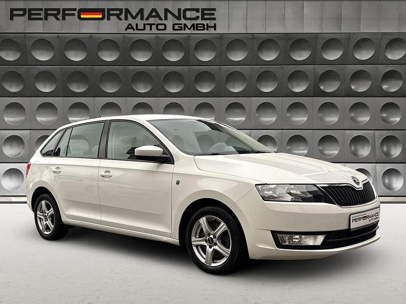 Weiß Gebraucht 2015 Skoda Rapid Kombi | 7.899 € (Fairer Preis) - Bild 1/4