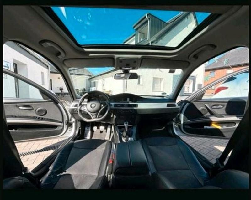 Silber Gebraucht 2005 BMW 320 Limousine | 4.500 € (Etwas zu teuer) - Bild 1/4