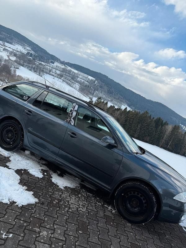 Grau Gebraucht 2008 Skoda Octavia Kombi | 2.200 € (Guter Preis) - Bild 1/4