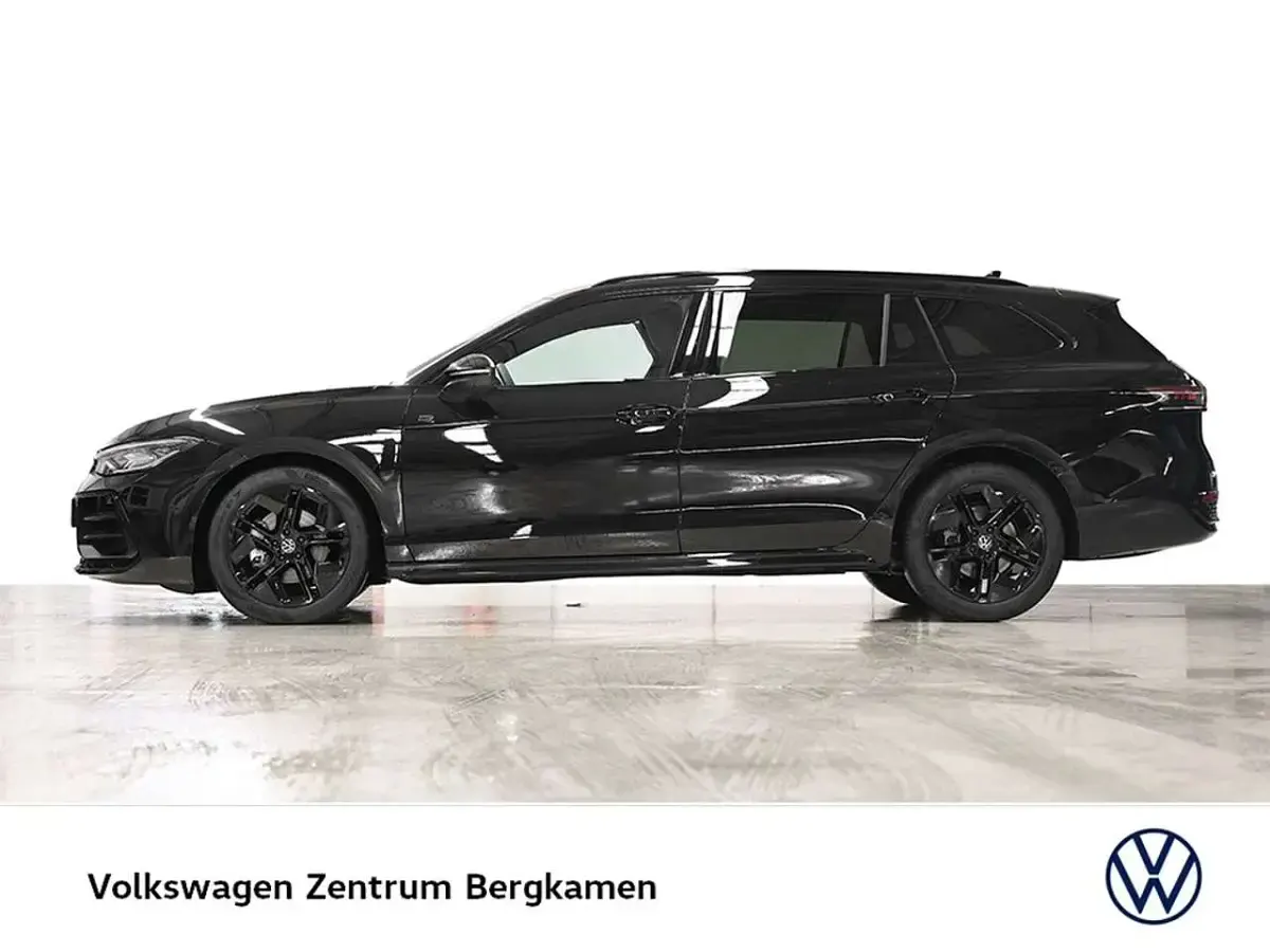 Neu VW Passat R-line 150 PS (110 kW) 2025 Grenadillschwarz metallic Kombi
