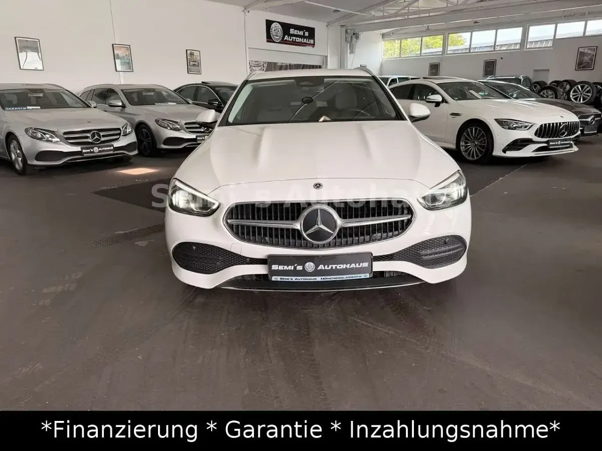 Gebraucht Mercedes C200 163 PS (119 kW) 2023 Polarweiss Kombi