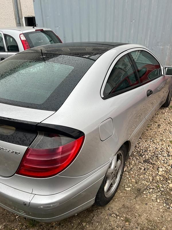 Gebraucht Mercedes C180 142 PS (104 kW) 2003 Silber Coupé
