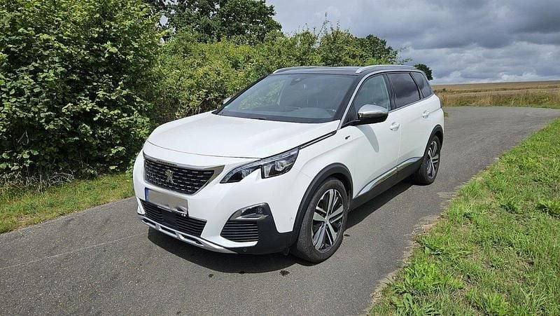 Weiß Gebraucht 2019 Peugeot 5008 GT Van / Kleinbus | 25.900 € (Guter Preis) - Bild 1/4