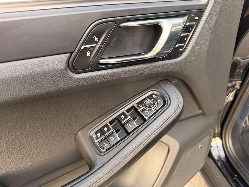 Gebraucht Porsche Macan 252 PS (185 kW) 2018 Schwarz SUV