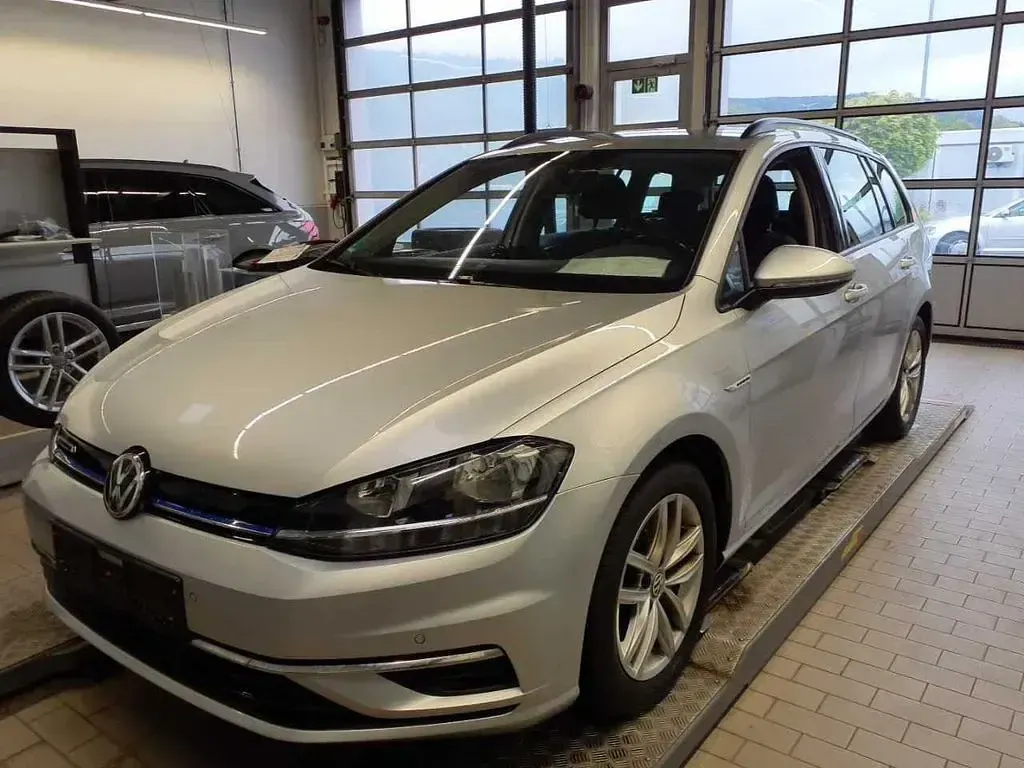 Gebraucht VW Golf VIII Comfortline 131 PS (96 kW) 2020 Silber Kombi