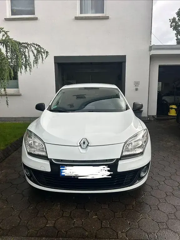 Gebraucht Renault Mégane 101 PS (74 kW) 2013 Weiß Limousine