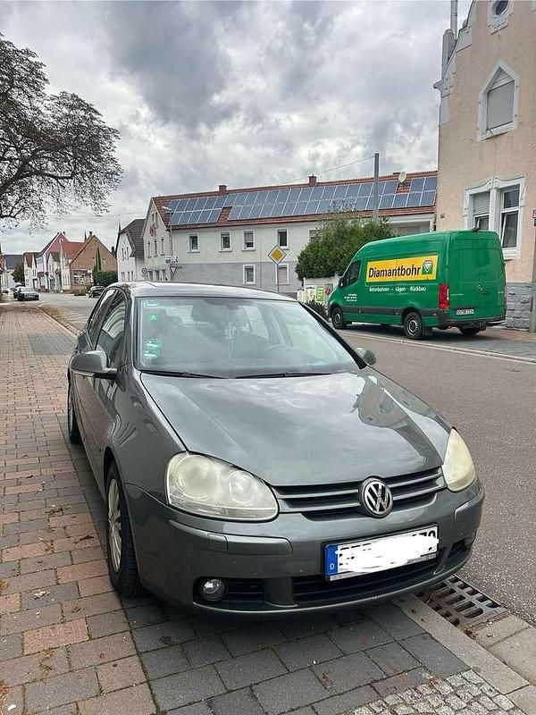 Grün Gebraucht 2005 VW Golf IV Sportline Kleinwagen | 1.500 € (Superpreis) - Bild 1/4