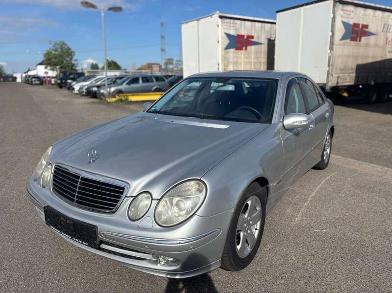 Brillantsilber metalliclack Gebraucht 2004 Mercedes E320 Limousine | 3.500 € (Fairer Preis) - Bild 1/4