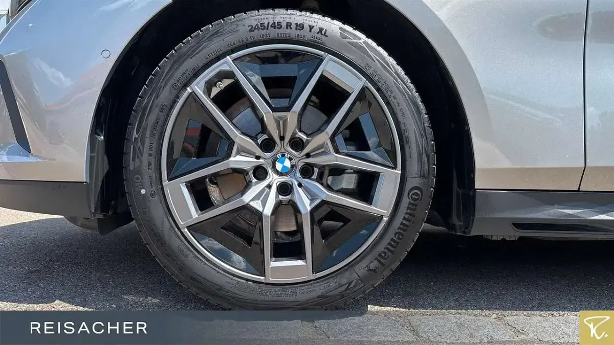Gebraucht BMW 520 208 PS (152 kW) 2025 Grau Limousine
