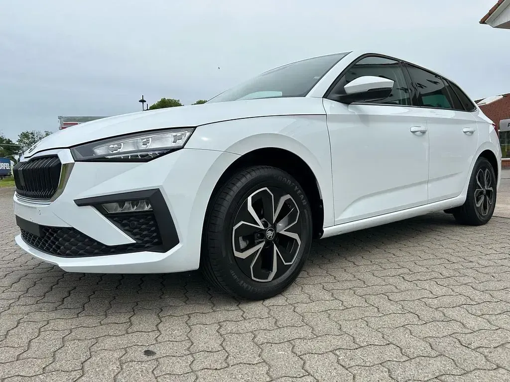 Gebraucht Skoda Scala Selection 116 PS (85 kW) 2025 Moon weiß Kleinwagen