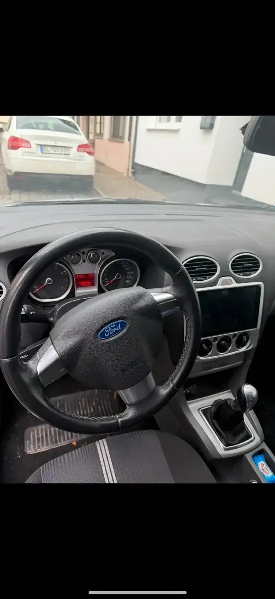 Gebraucht Ford Focus 101 PS (74 kW) 2010 Silber Kleinwagen