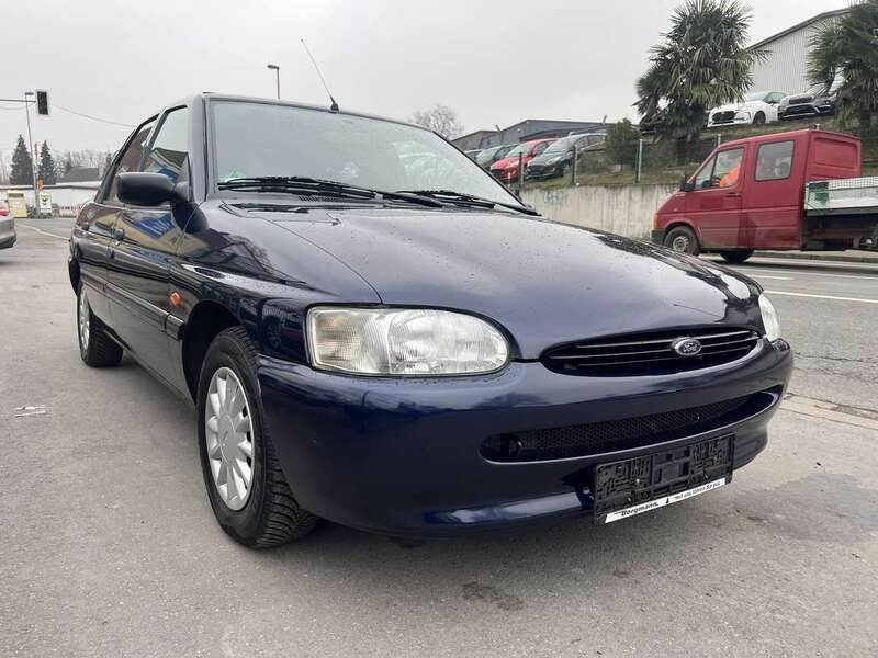 Blau Gebraucht 1996 Ford Escort Limousine | 2.500 € (Teuer) - Bild 1/4