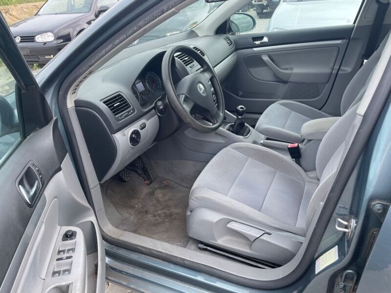 Gebraucht VW Jetta 102 PS (75 kW) 2006 Grau Limousine