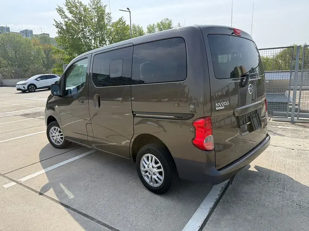 Gebraucht Nissan Evalia 110 PS (80 kW) 2016 Braun Van / Kleinbus