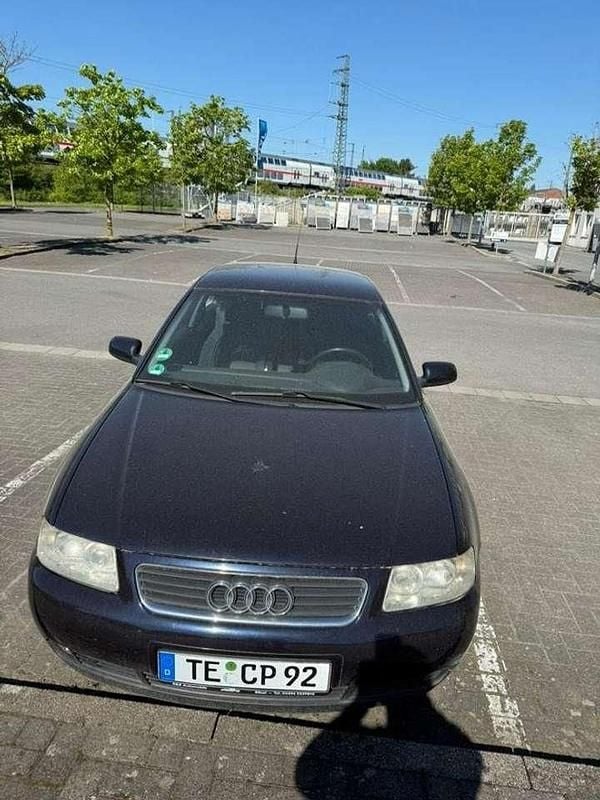 Blau Gebraucht 2002 Audi A3 Ambition Kleinwagen | 600 € (Superpreis) - Bild 1/3