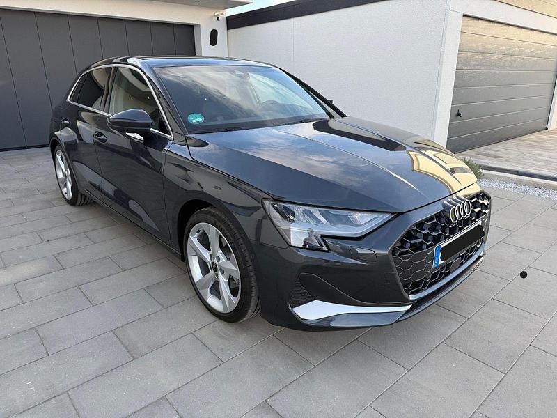 Grau Gebraucht 2024 Audi A3 Ambiente Kombi | 31.900 € (Superpreis) - Bild 1/4