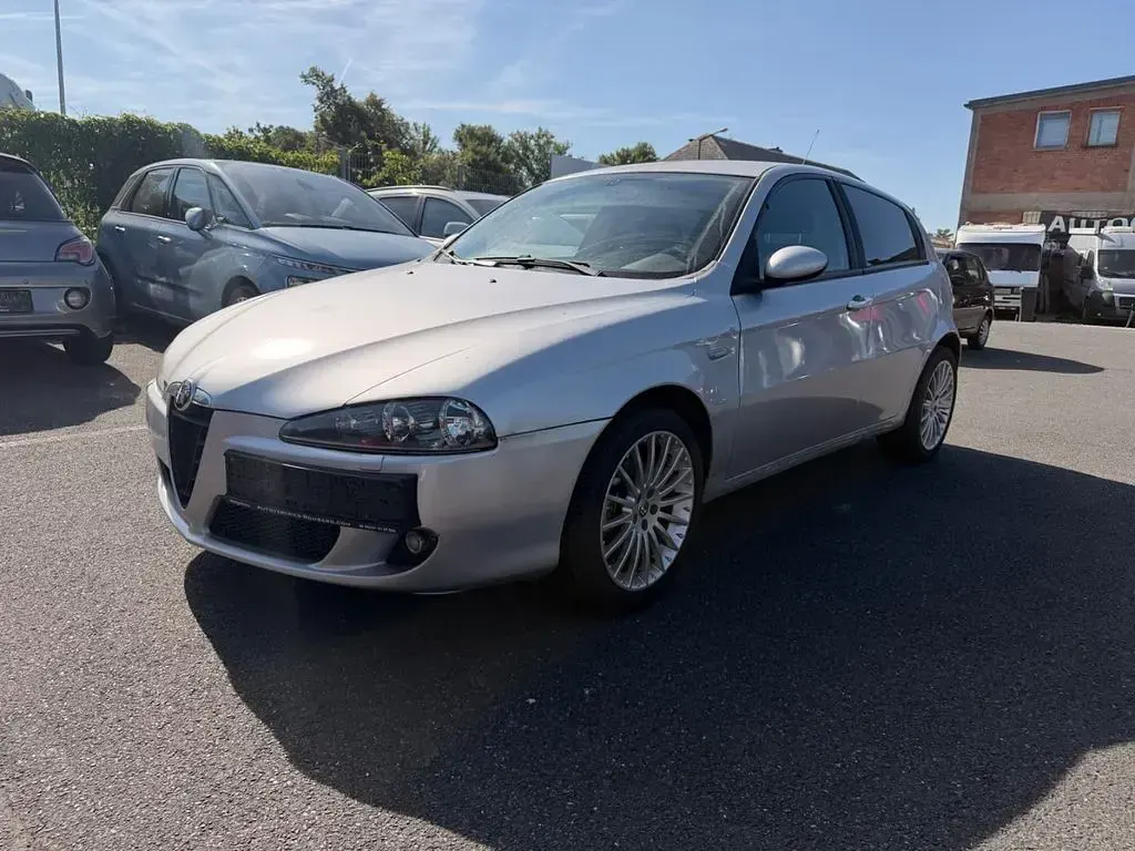 Gebraucht Alfa Romeo 147 Distinctive 150 PS (110 kW) 2005 Silber Kleinwagen