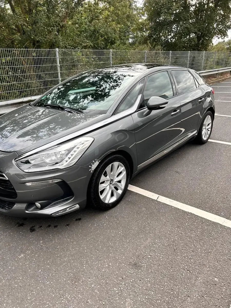 Gebraucht Citroën DS5 115 PS (84 kW) 2012 Grau Kleinwagen