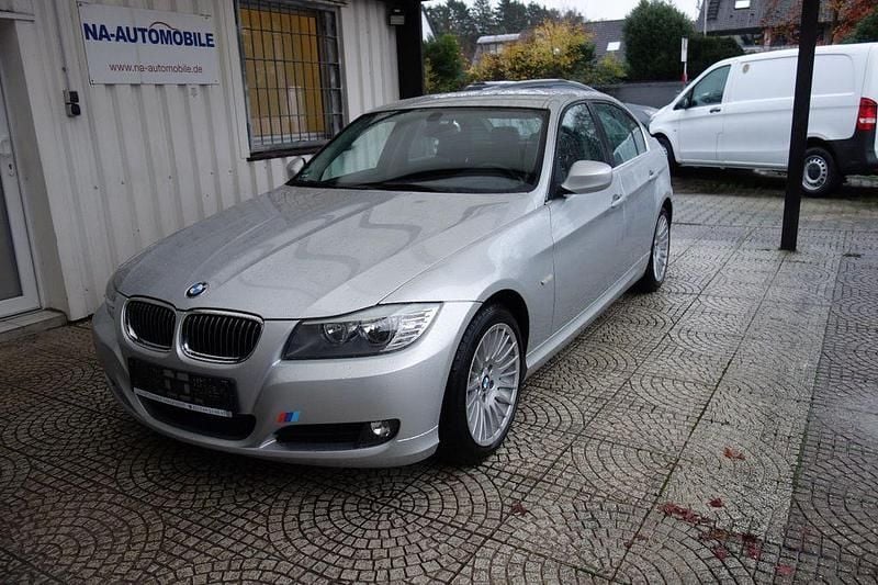 Gebraucht BMW 325 218 PS (160 kW) 2010 Silber Limousine