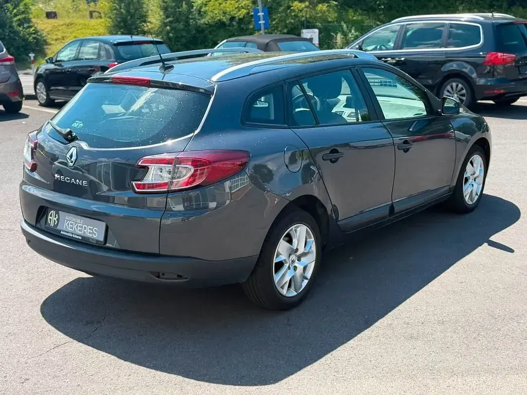 Gebraucht Renault Mégane 110 PS (80 kW) 2012 Grau Limousine