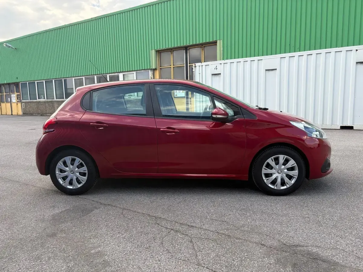 Gebraucht Peugeot 208 88 PS (64 kW) 2017 Rot Kleinwagen