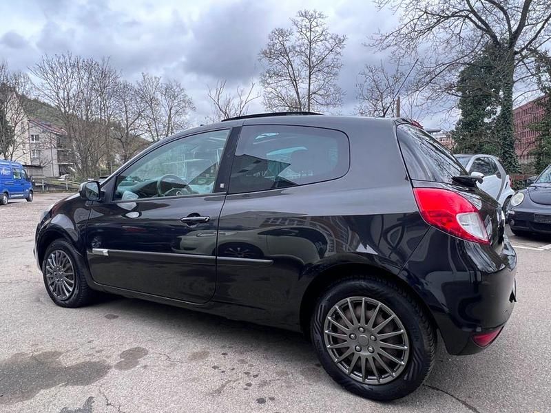 Gebraucht Renault Clio III Night&Day 101 PS (74 kW) 2011 Schwarz Limousine