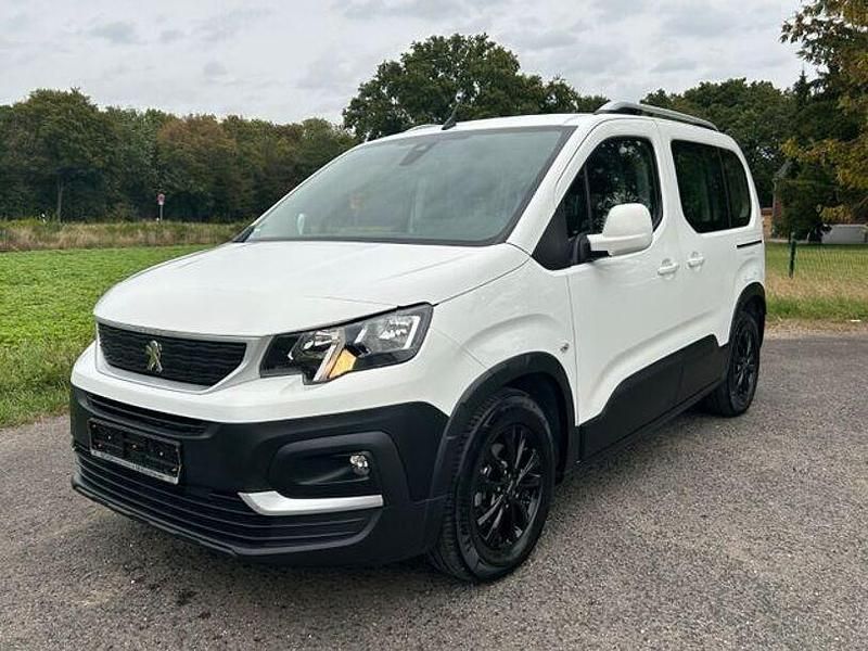 Weiß Gebraucht 2019 Peugeot Rifter Active Van / Kleinbus | 16.990 € (Guter Preis) - Bild 1/4