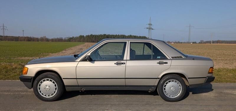 Silber Gebraucht 1988 Mercedes 190 Limousine | 17.450 € - Bild 1/1