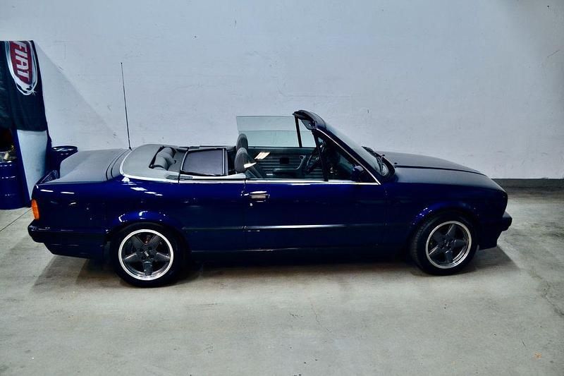 Gebraucht BMW 325 Cabriolet Performance 170 PS (125 kW) 1991 Blau Cabrio