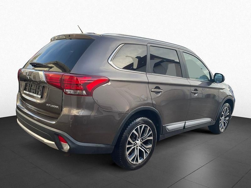 Gebraucht Mitsubishi Outlander Plus 150 PS (110 kW) 2015 Braun SUV