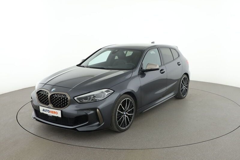 Grau Gebraucht 2020 BMW M135 M Sport Kleinwagen | 28.180 € (Fairer Preis) - Bild 1/4