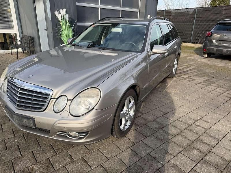 Cubanitsilber metallic Gebraucht 2007 Mercedes E200 Kombi | 3.950 € (Fairer Preis) - Bild 1/4