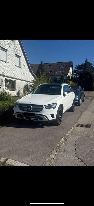 Weiß Gebraucht 2020 Mercedes GLC200 SUV | 29.000 € (Superpreis) - Bild 1/4