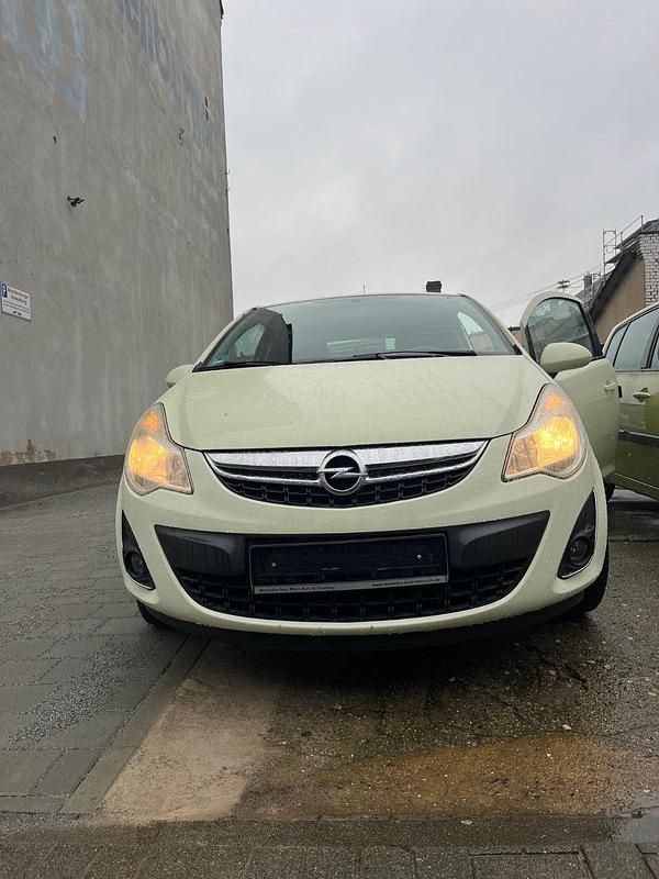 Gebraucht Opel Corsa 87 PS (63 kW) 2011 Weiß Kleinwagen