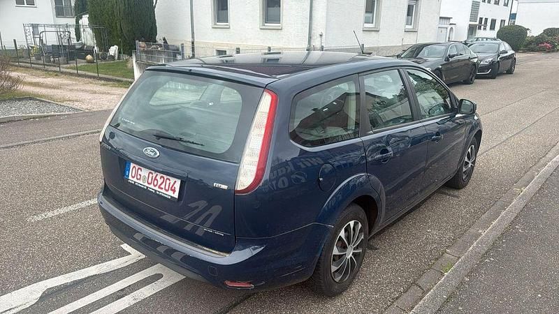 Second-hand Ford Focus Style 90 CP (66 kW) 2008 Albastru Berlinǎ