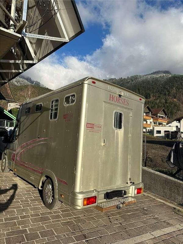 Gebraucht Peugeot Boxer 156 PS (114 kW) 2010 Gold Van
