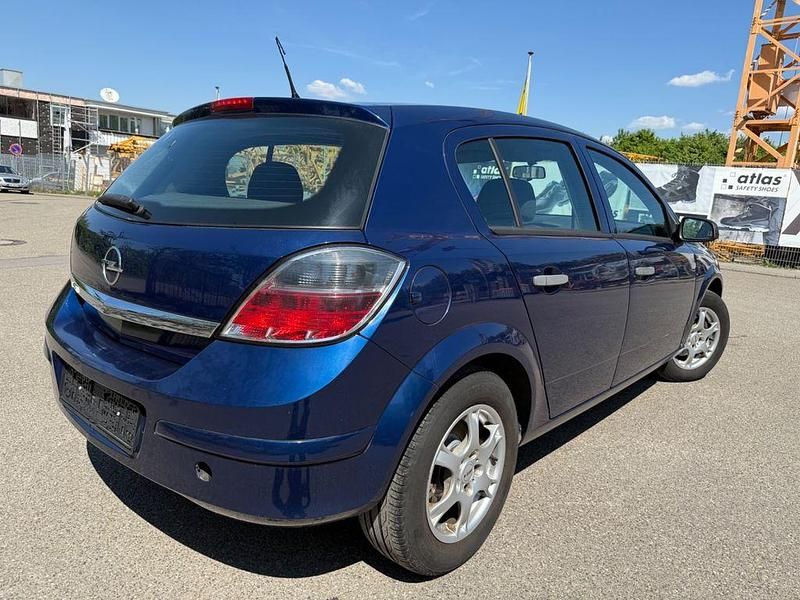Używany Opel Astra Basis 116 KM (85 kW) 2009 Niebieski Sedan/Limuzyna