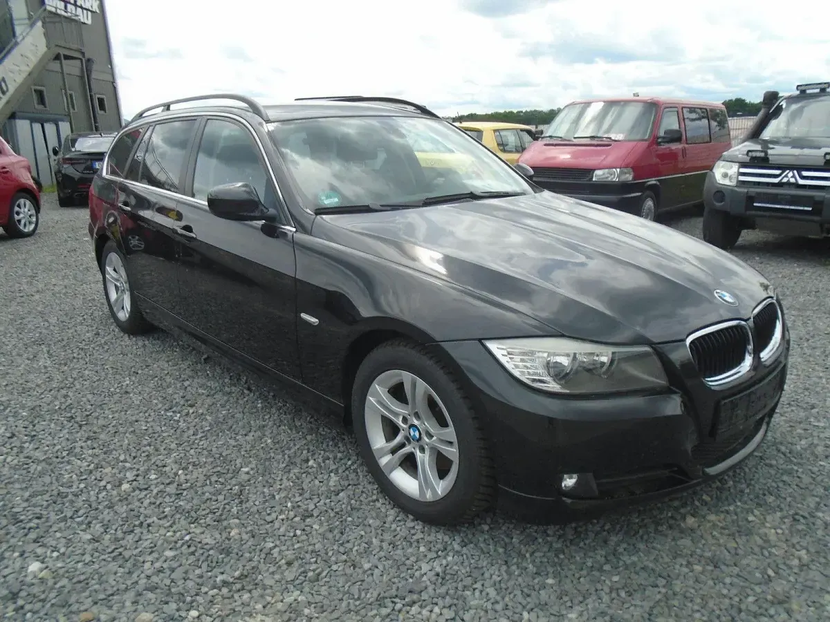 Gebraucht BMW 320 Comfort Edition 170 PS (125 kW) 2010 Schwarz Kombi